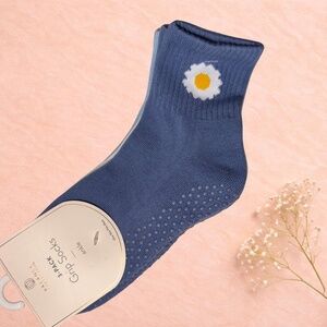 3 Pack Grip Socks Pilates Barre Ankle Socks 🩰 🤍 ✨ 🌸 Flower